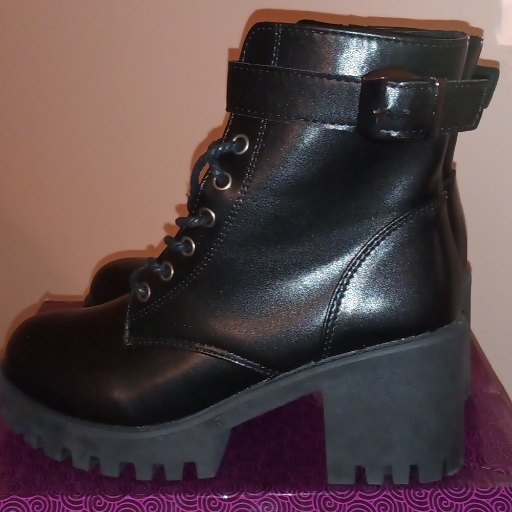 Lace Up Boots with Heel